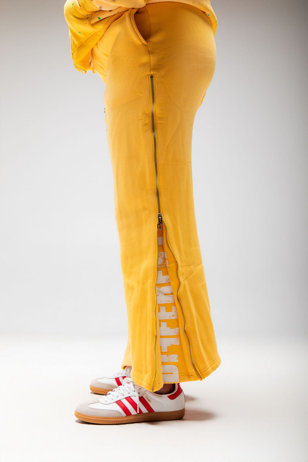 Flared straight sweats (yellow)