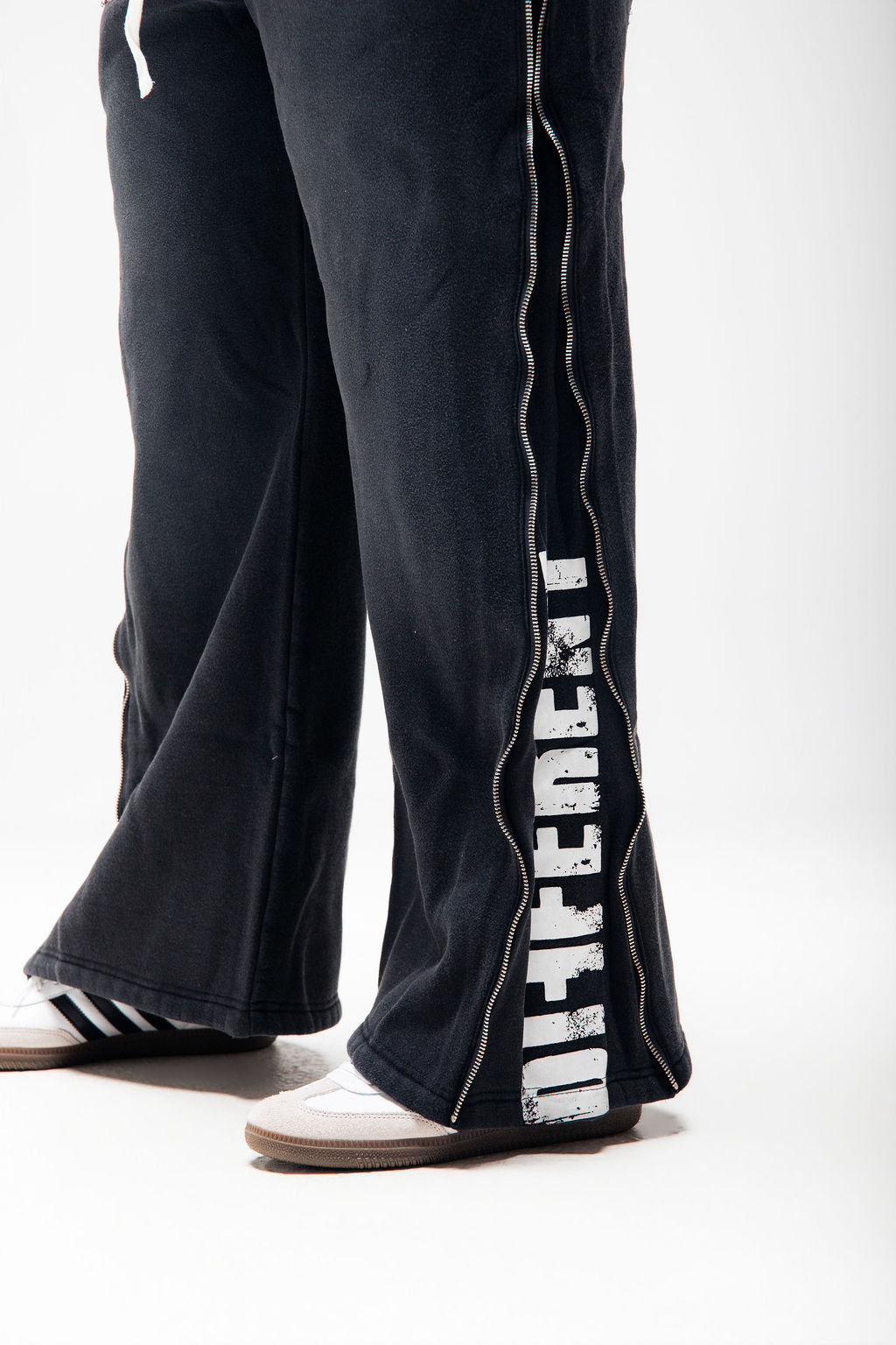 Flared straight sweats (black)
