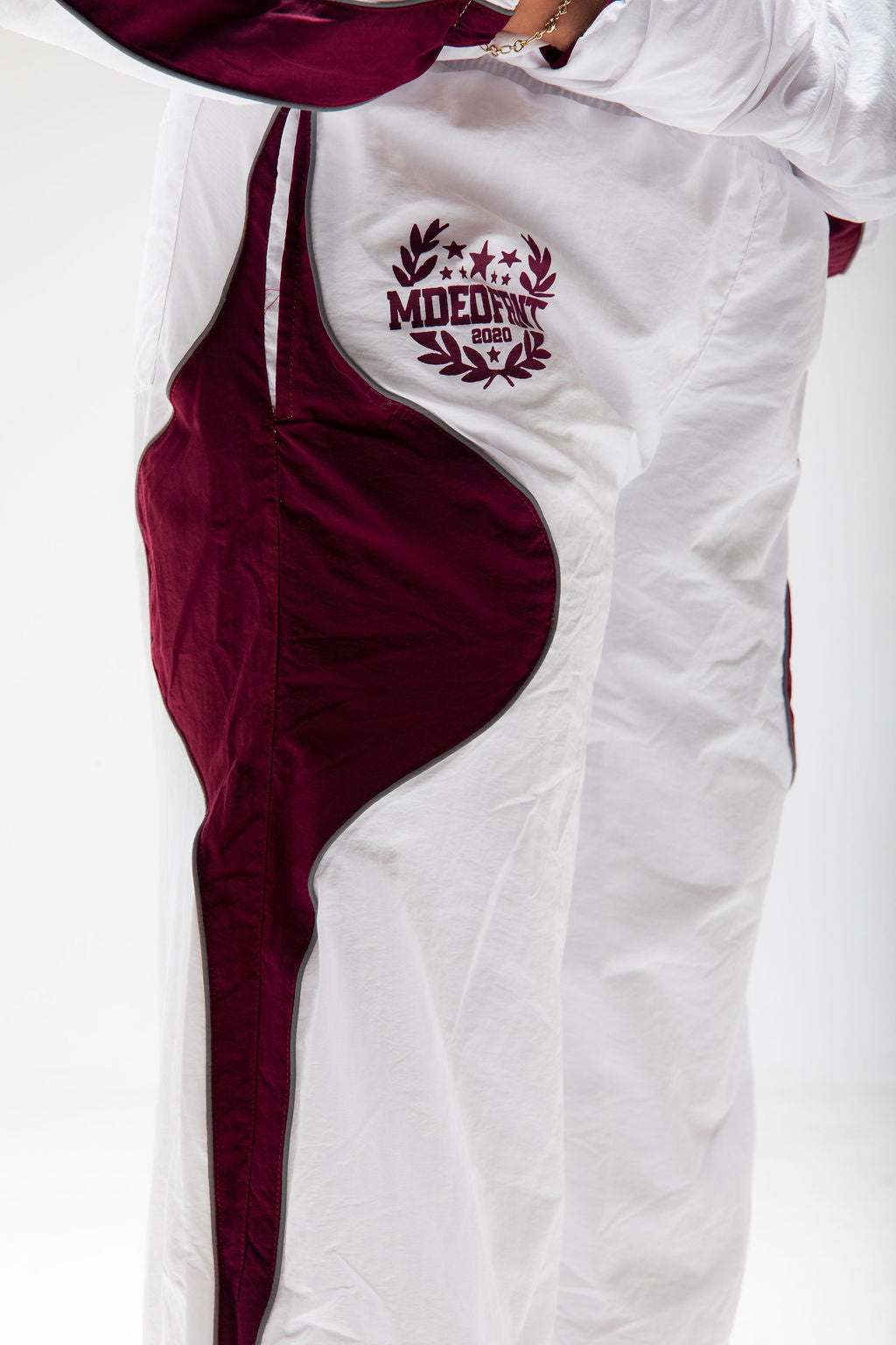 Emotions track pants (white/crimson)