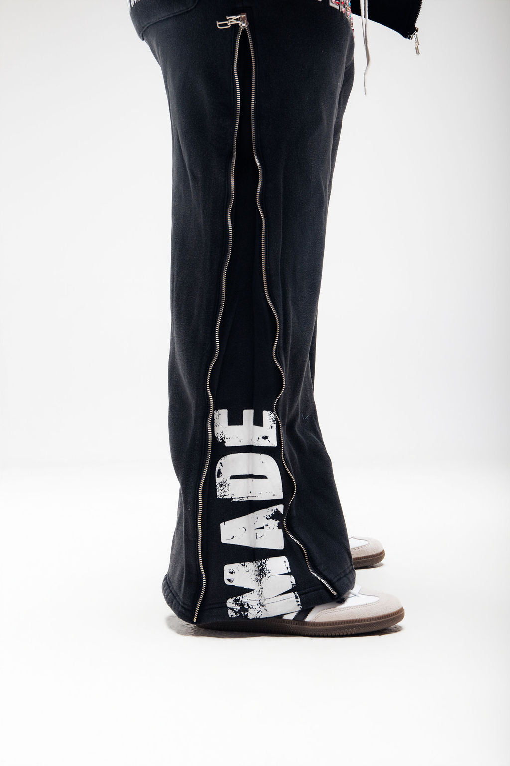 Flared straight sweats (black)